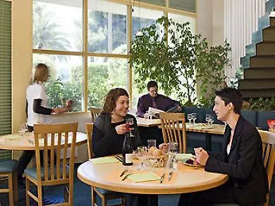 Ibis Aeroport Promenade Des Hotel 3*