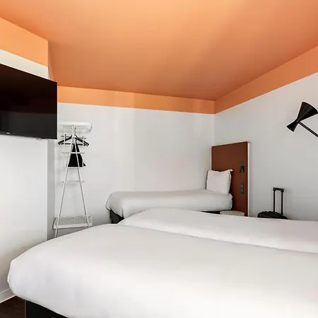 Ibis Aeroport Promenade Des Hotel 3*